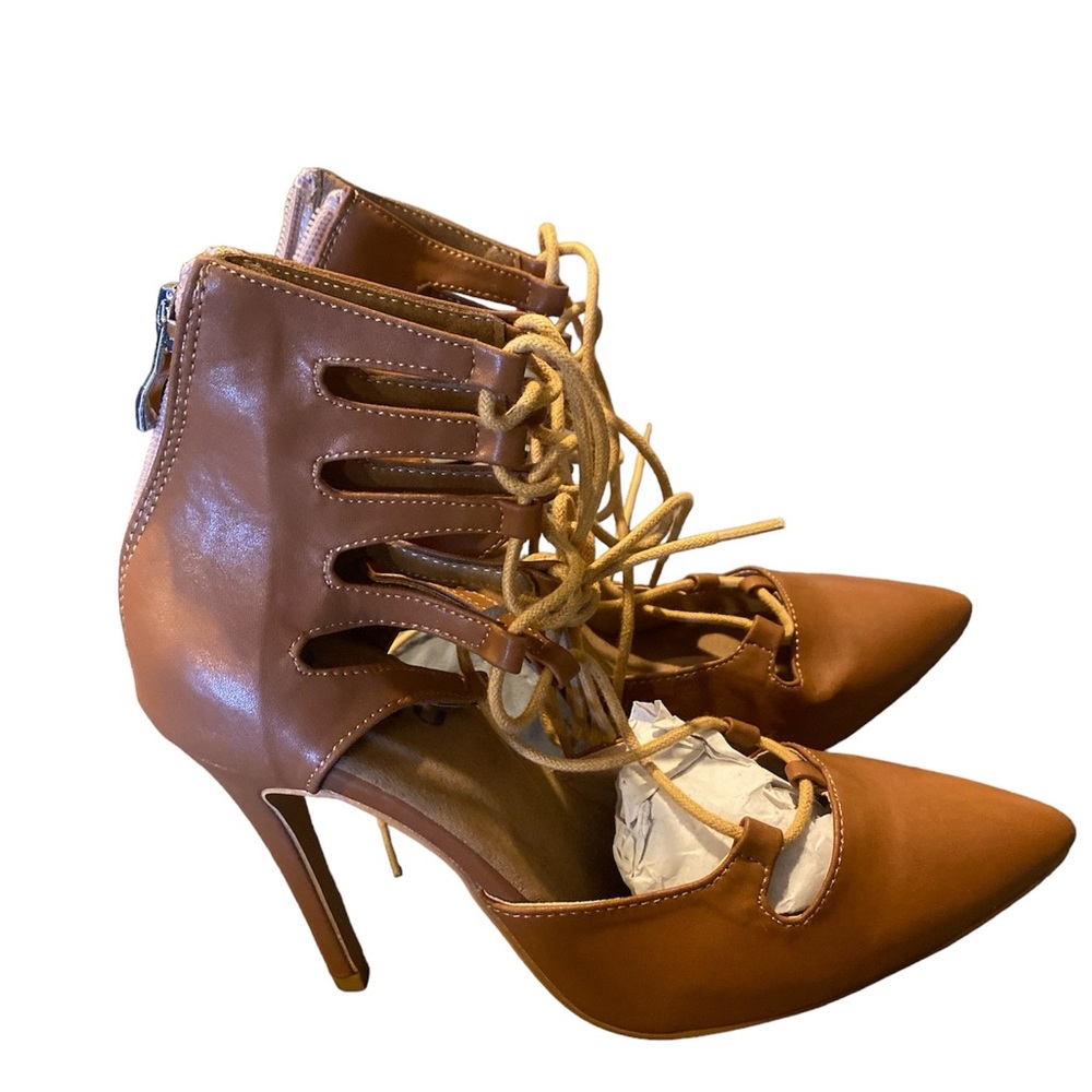 NWOT BURJU DANCE HEELS SIZE 6.5